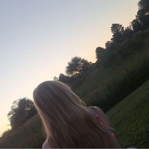 Meet your Posher, Emi